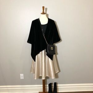NWT. Black Velvet Kimono. One Size (S-XL).